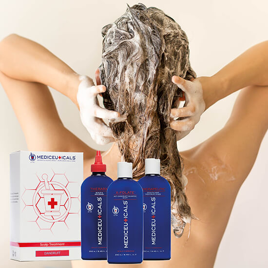 mediceuticals-scalp-treatment Bild på kvinna som tvättar håret - Mediceuticals hårprodukter