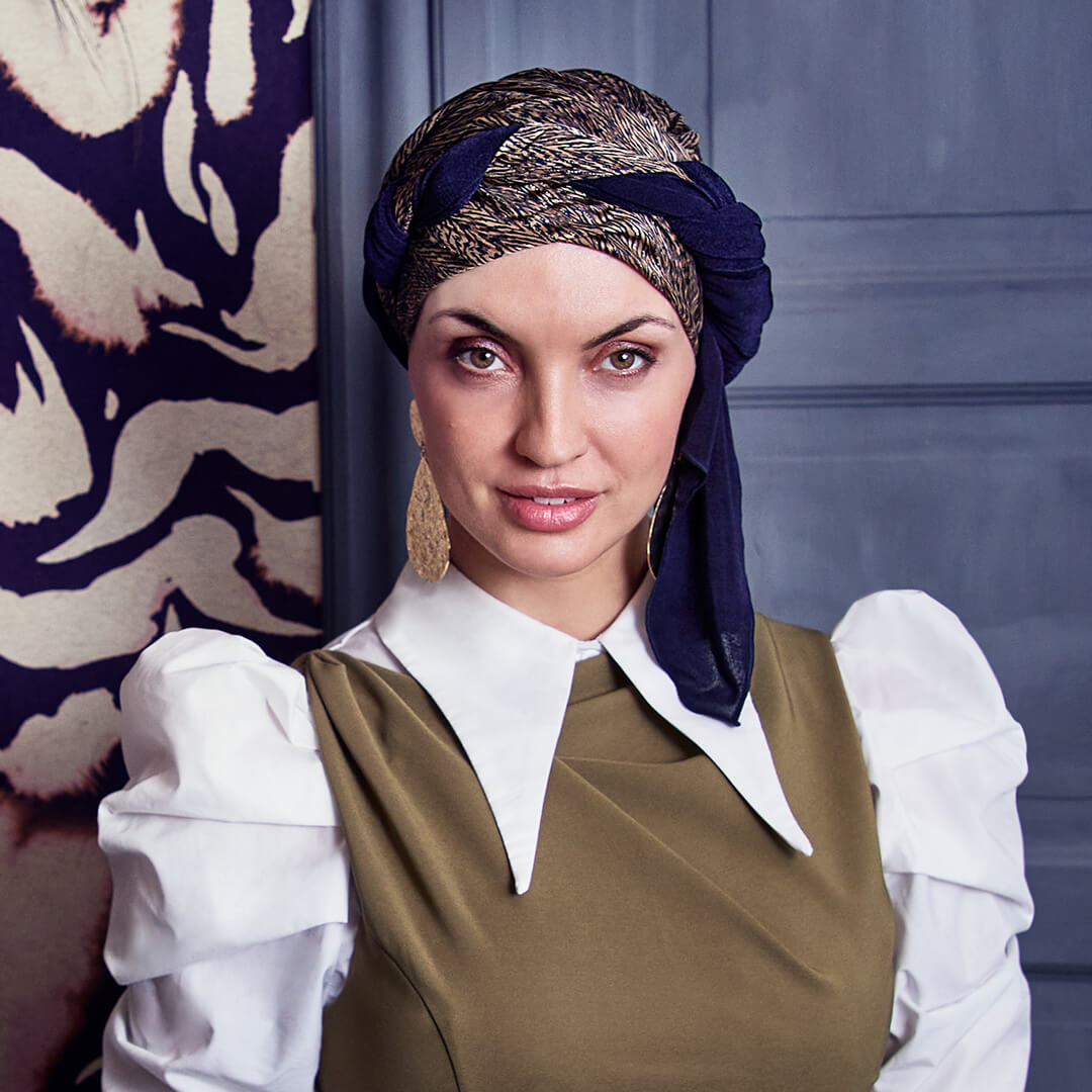 Kvinna med turban från Christine Headwear och Carl M Lundh